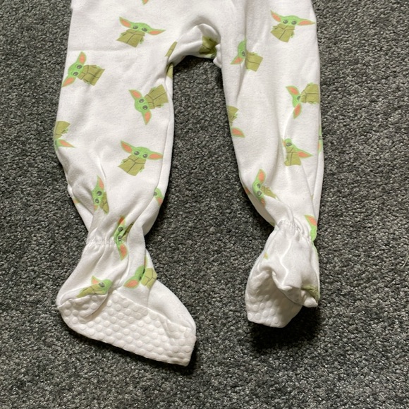 Star Wars Mandalorian Baby Yoda Grogu 1 PC Pajamas Sleeper CUTEST IN THE GALAXY - Picture 8 of 8